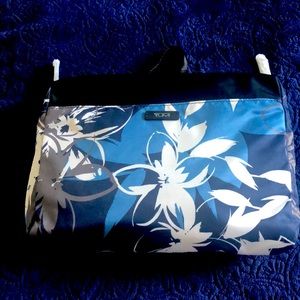 Tumi voyageur just in case tote